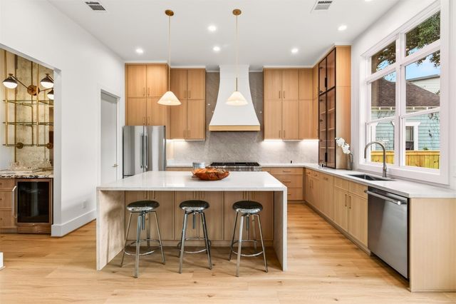 805 Walton Street, Houston, TX 77009