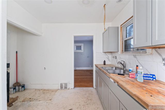 18096 Joann Street, Detroit, MI 48205