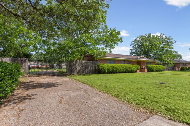 203 Randy Drive, Woodway, TX 76712