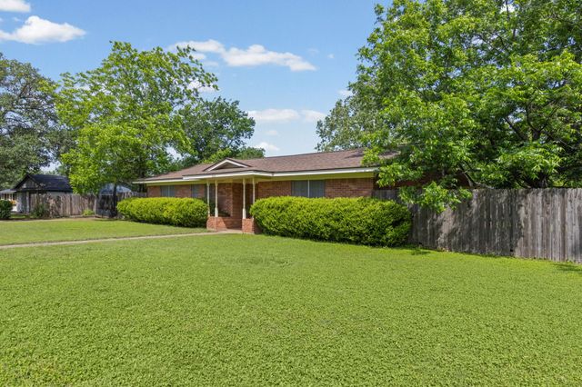 203 Randy Drive, Woodway, TX 76712