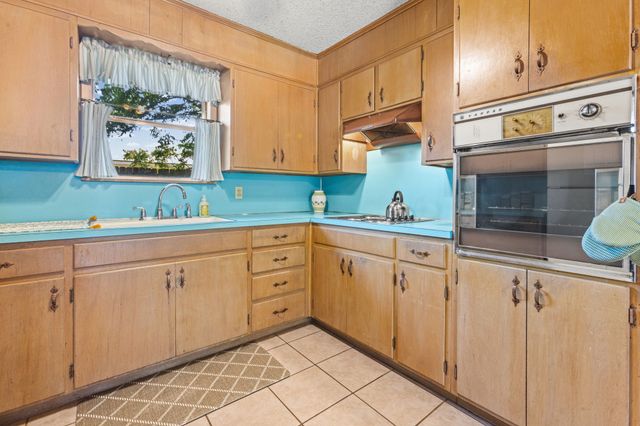 203 Randy Drive, Woodway, TX 76712