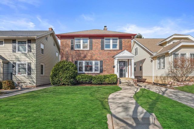 8202 W Woodland AVENUE, Wauwatosa, WI 53213