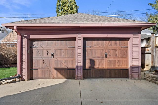 8202 W Woodland AVENUE, Wauwatosa, WI 53213