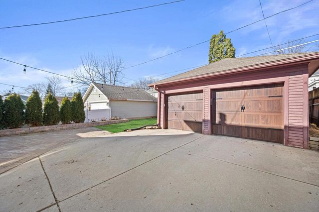 8202 W Woodland AVENUE, Wauwatosa, WI 53213