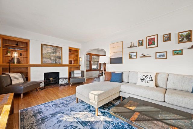 8202 W Woodland AVENUE, Wauwatosa, WI 53213