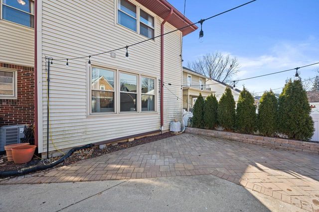 8202 W Woodland AVENUE, Wauwatosa, WI 53213