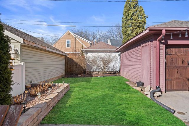 8202 W Woodland AVENUE, Wauwatosa, WI 53213