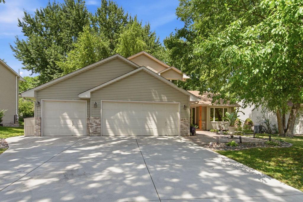 5604 Lone Oak Drive, Savage, MN 55378 — exterior