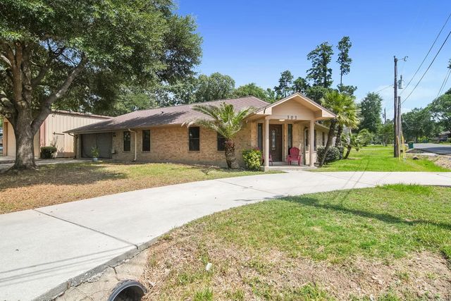 303 Shawnee Drive, Conroe, TX 77316