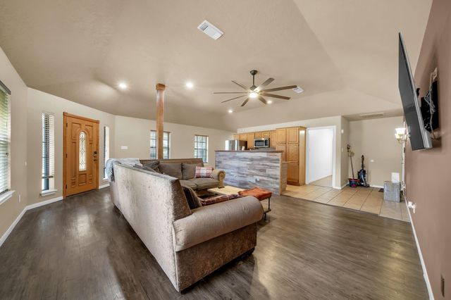 303 Shawnee Drive, Conroe, TX 77316