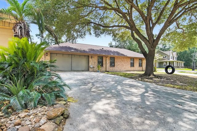 303 Shawnee Drive, Conroe, TX 77316