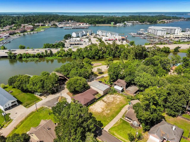 303 Shawnee Drive, Conroe, TX 77316