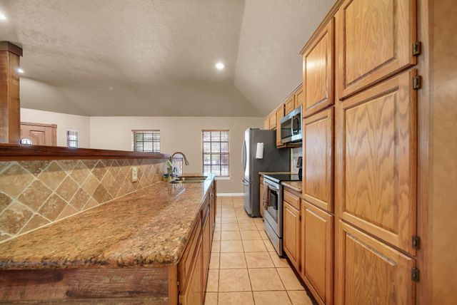 303 Shawnee Drive, Conroe, TX 77316