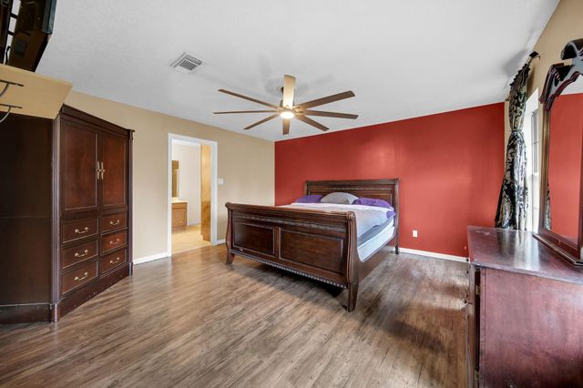 303 Shawnee Drive, Conroe, TX 77316