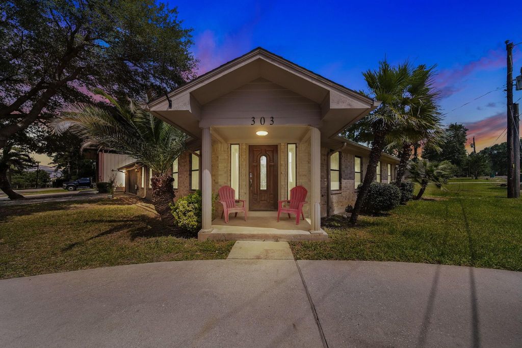 303 Shawnee Drive, Conroe, TX 77316