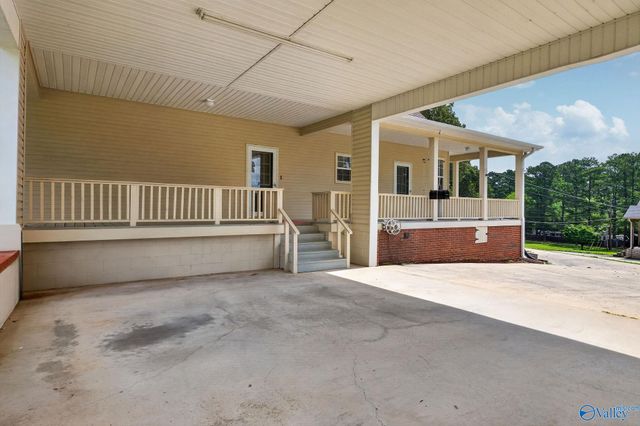 73 Tomahawk Circle, Guntersville, AL 35976