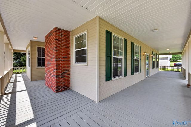 73 Tomahawk Circle, Guntersville, AL 35976