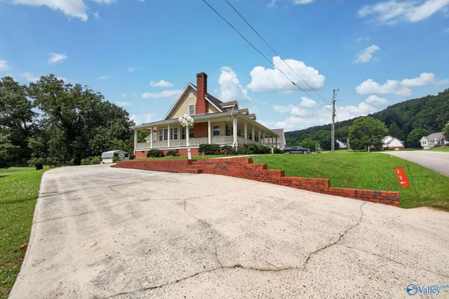 73 Tomahawk Circle, Guntersville, AL 35976