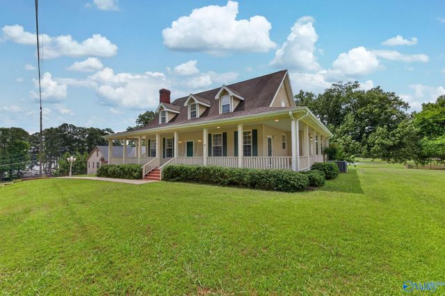 73 Tomahawk Circle, Guntersville, AL 35976