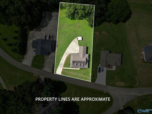 73 Tomahawk Circle, Guntersville, AL 35976