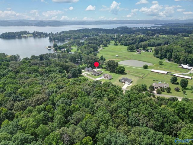 73 Tomahawk Circle, Guntersville, AL 35976