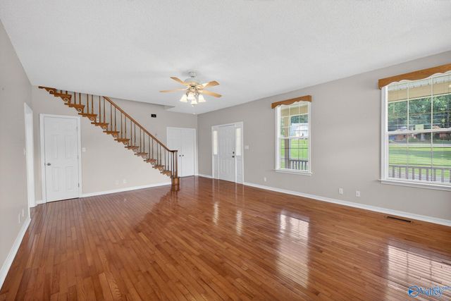 73 Tomahawk Circle, Guntersville, AL 35976