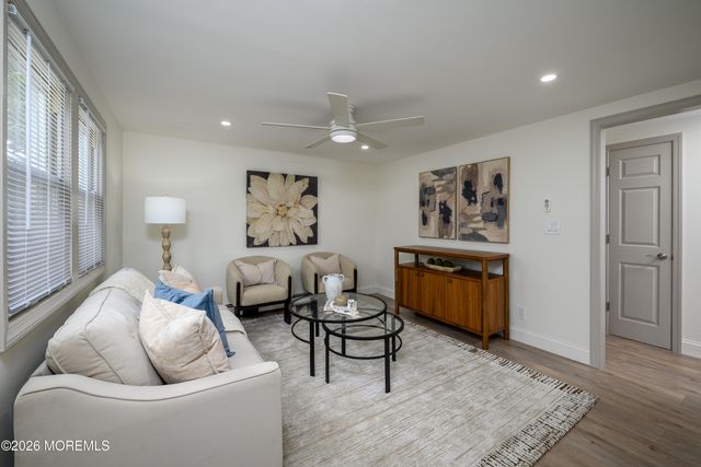 6 Avenue A, Helmetta, NJ 08828