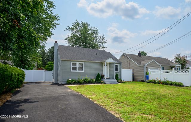 6 Avenue A, Helmetta, NJ 08828