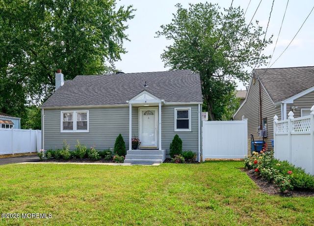 6 Avenue A, Helmetta, NJ 08828