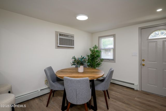 6 Avenue A, Helmetta, NJ 08828
