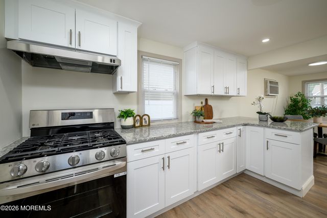 6 Avenue A, Helmetta, NJ 08828