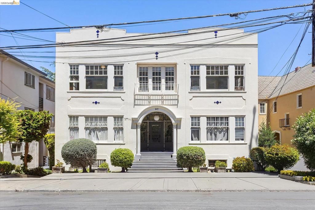 Image 1 of property listing at 647 Beacon St, Oakland, CA 94610
