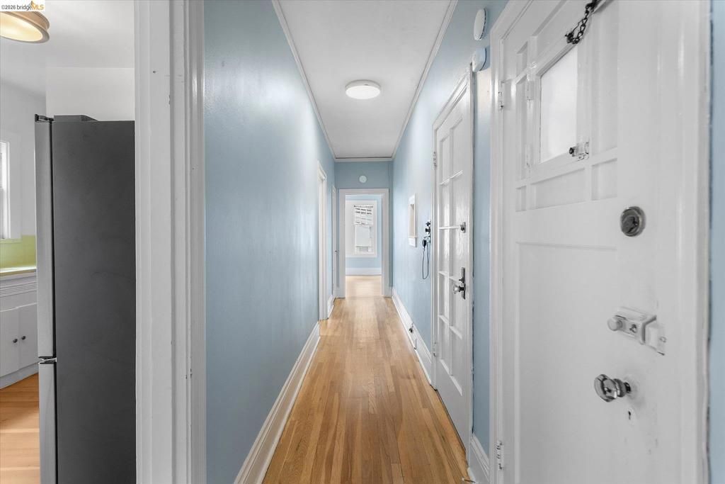 Image 11 of property listing at 647 Beacon St, Oakland, CA 94610