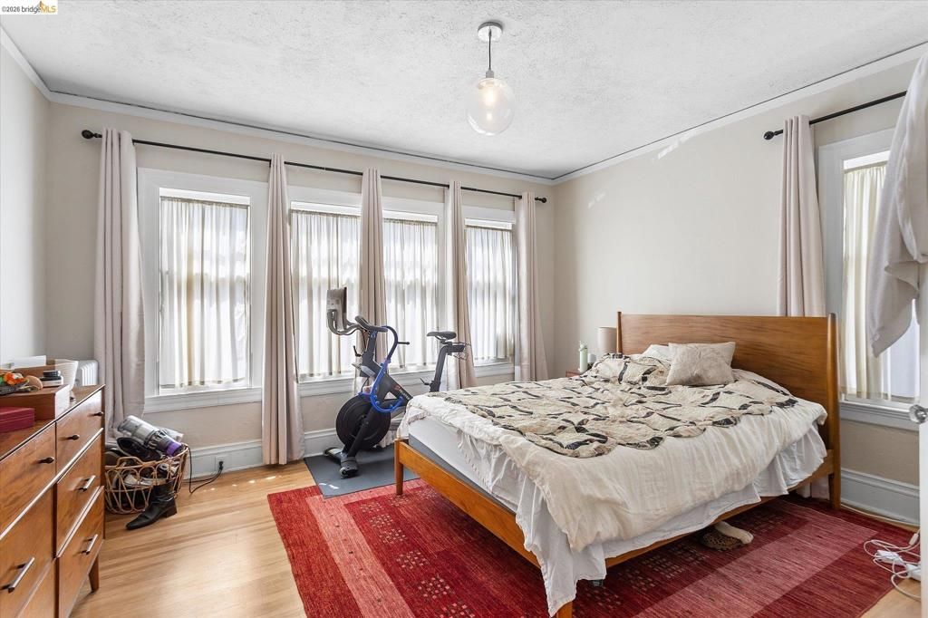 Image 13 of property listing at 647 Beacon St, Oakland, CA 94610