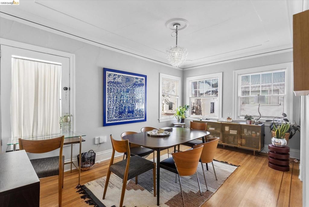 Image 15 of property listing at 647 Beacon St, Oakland, CA 94610