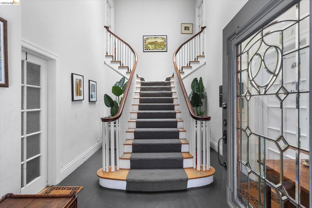 Image 2 of property listing at 647 Beacon St, Oakland, CA 94610