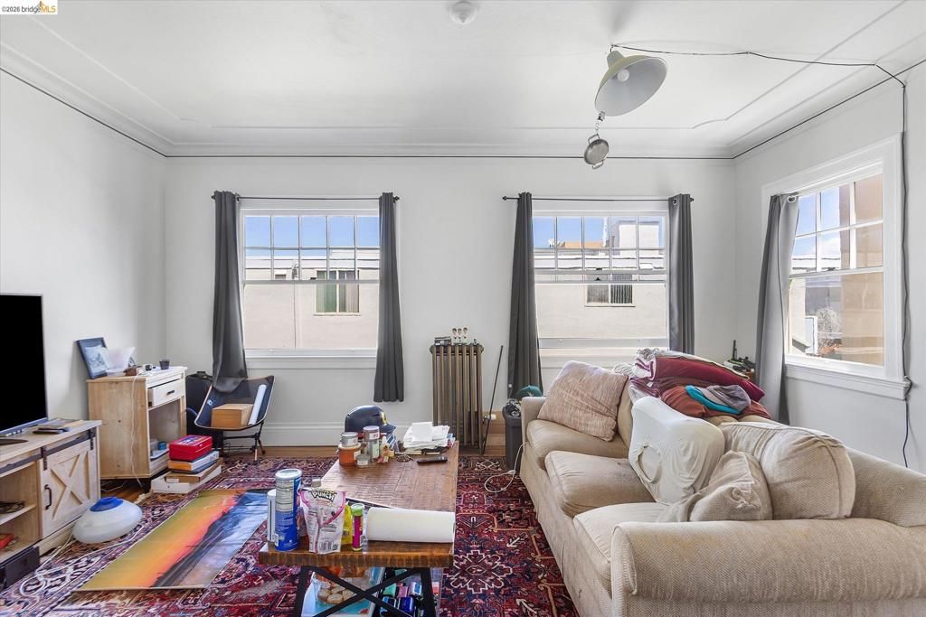 Image 21 of property listing at 647 Beacon St, Oakland, CA 94610