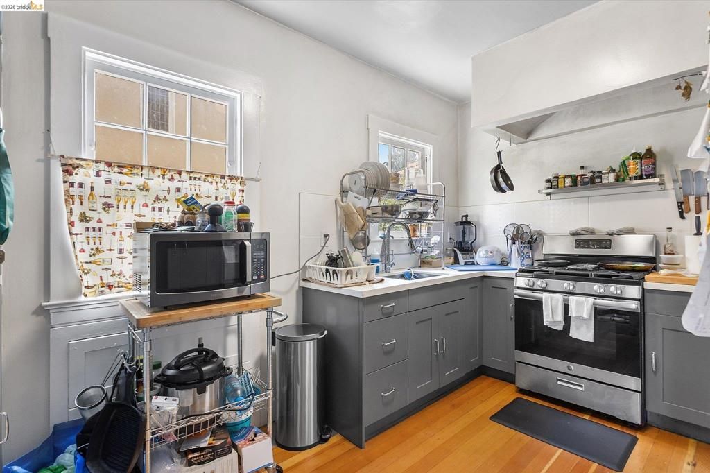 Image 23 of property listing at 647 Beacon St, Oakland, CA 94610