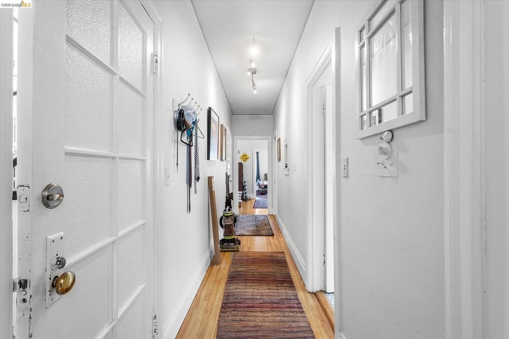 Image 25 of property listing at 647 Beacon St, Oakland, CA 94610