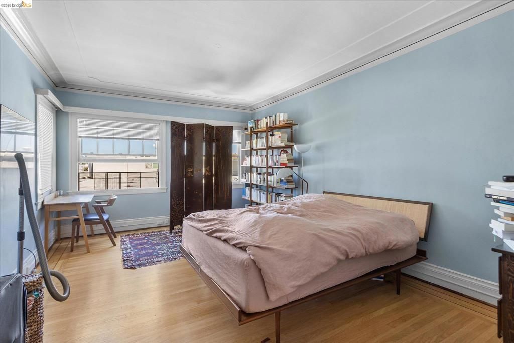 Image 27 of property listing at 647 Beacon St, Oakland, CA 94610