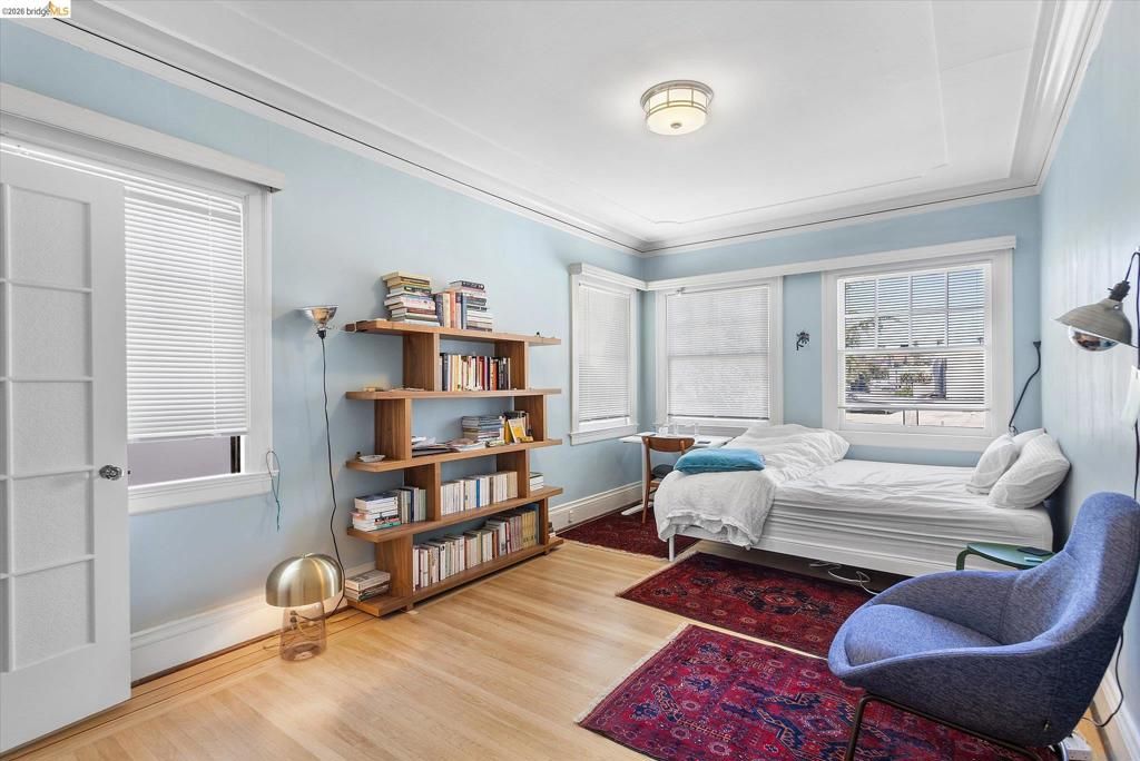 Image 28 of property listing at 647 Beacon St, Oakland, CA 94610