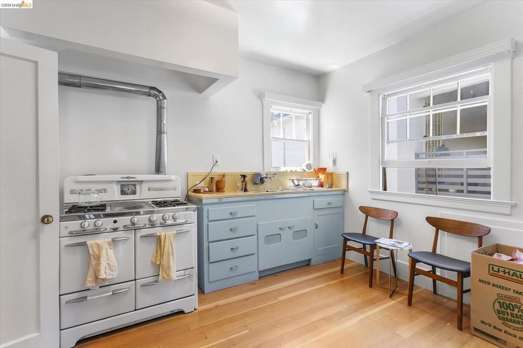 Image 31 of property listing at 647 Beacon St, Oakland, CA 94610