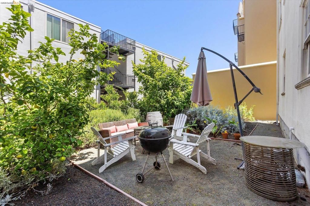Image 36 of property listing at 647 Beacon St, Oakland, CA 94610