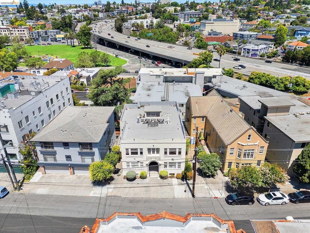 Image 38 of property listing at 647 Beacon St, Oakland, CA 94610