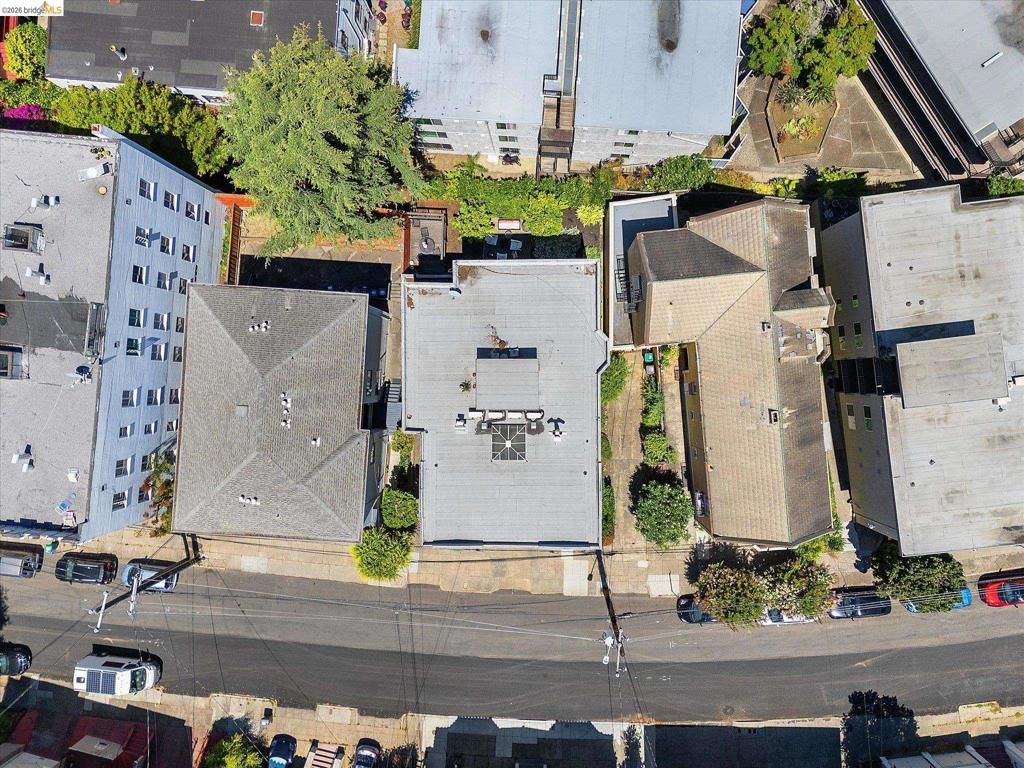 Image 40 of property listing at 647 Beacon St, Oakland, CA 94610