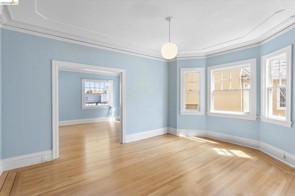 Image 5 of property listing at 647 Beacon St, Oakland, CA 94610