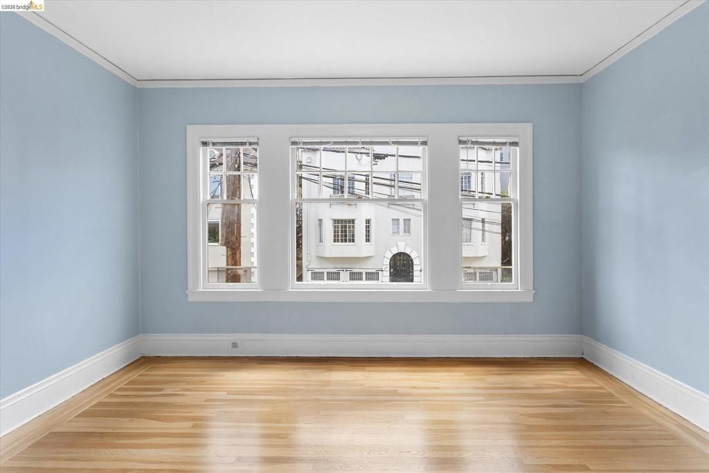 Image 8 of property listing at 647 Beacon St, Oakland, CA 94610