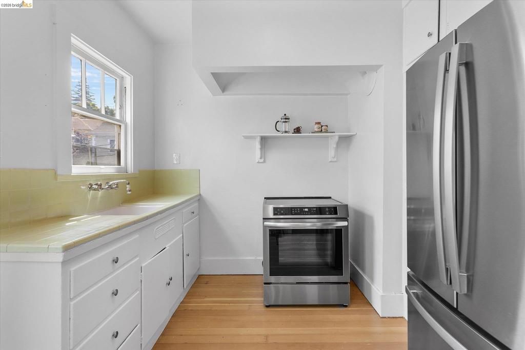 Image 9 of property listing at 647 Beacon St, Oakland, CA 94610