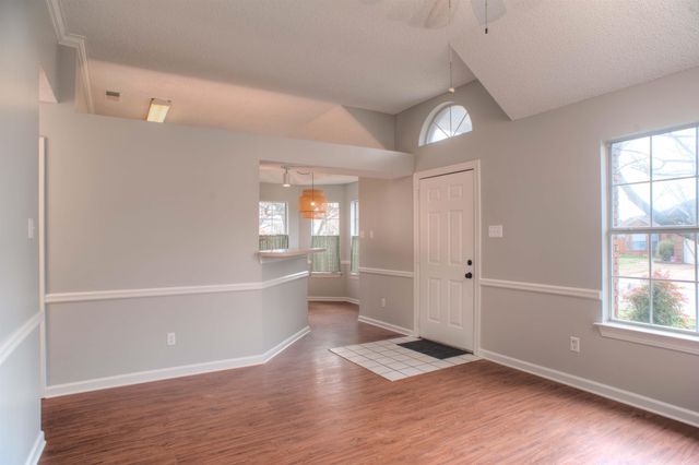 7028 N LAURA CIR, Memphis, TN 38133