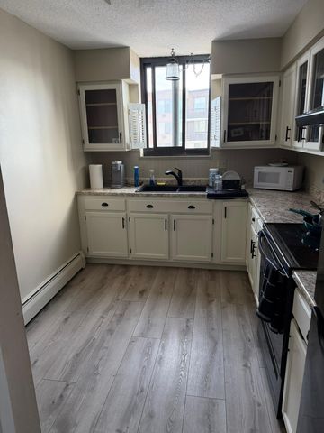 6500 Woodlake Drive 705, Richfield, MN 55423